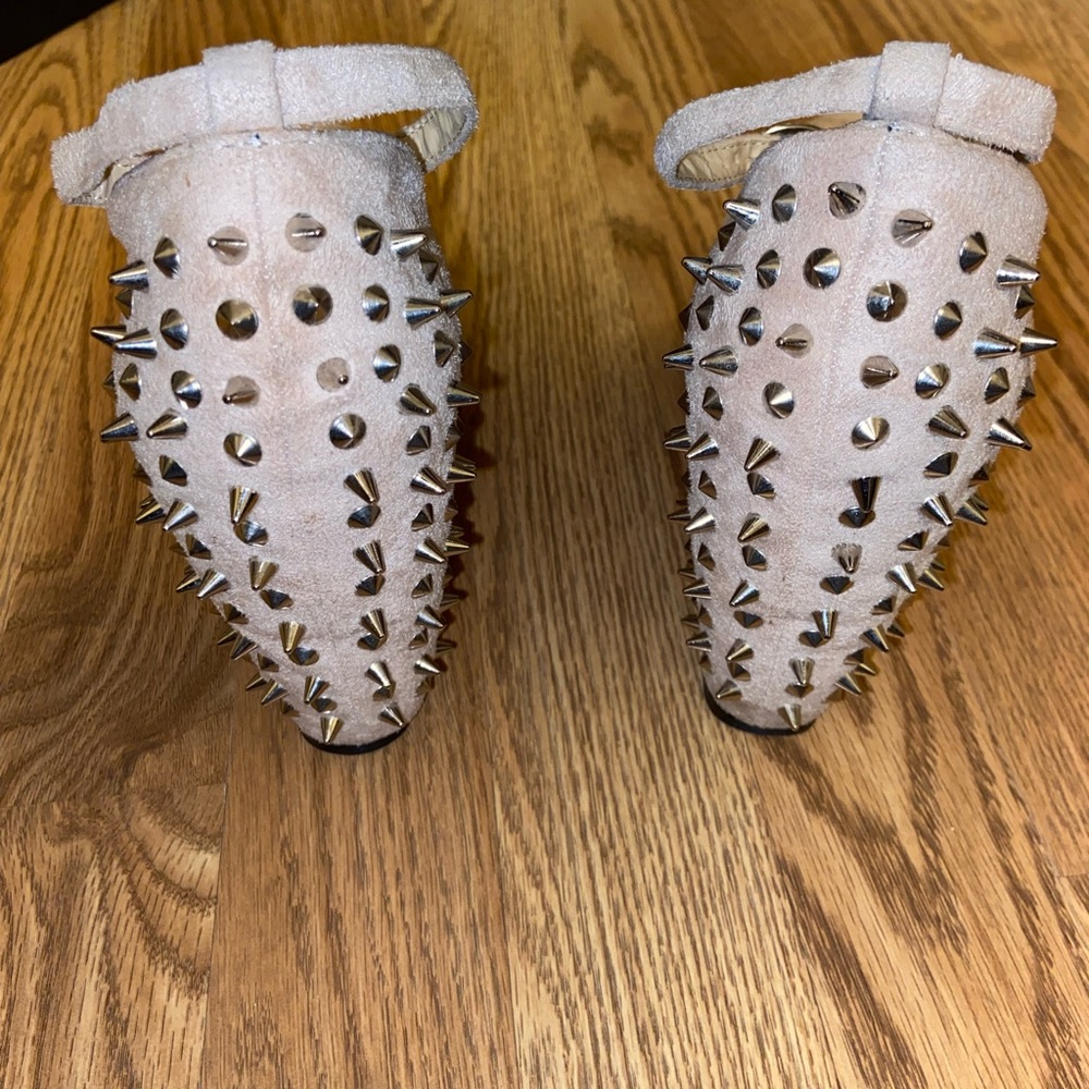 Heels - Picture 2 of 3